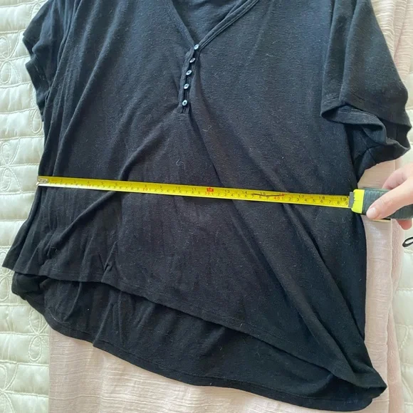 Old Navy Black V-Neck Women's Top - Picture 4 of 4